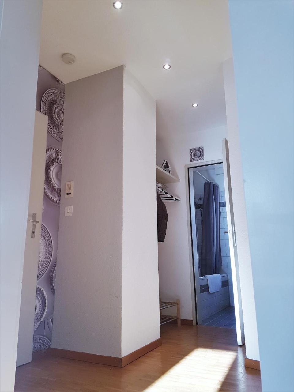- Your Away From - With Washer, Dryer And Lots Of Space Apartment *
